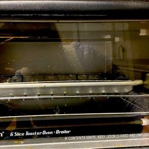 Hamilton Beach black oven toaster and broiler.
